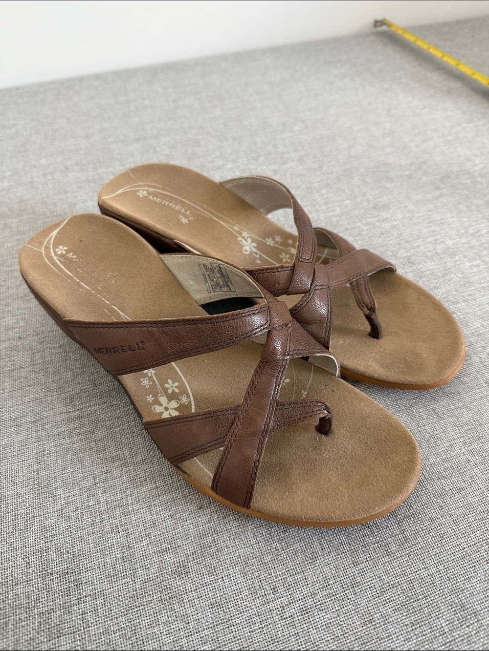 Merrell Alyssum Earth Leather Cross-Strap Thong Sandals